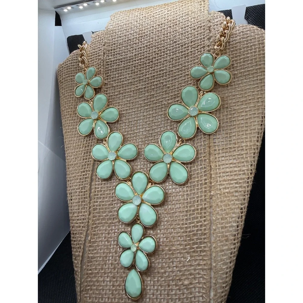 Charming Charlie Mint Green Floral Bib Statement Necklace Gold Tone Teardrop